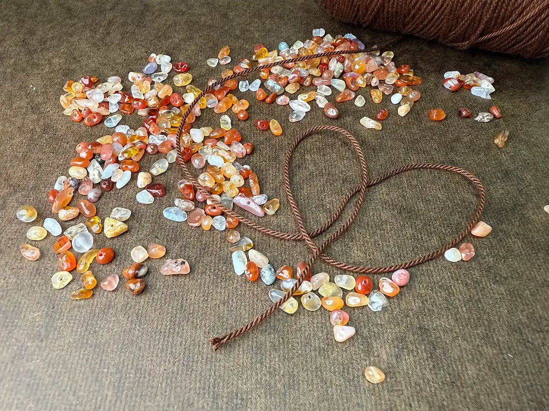 How to Tie a Spiral Knot Bracelet with Red Agate Chips (Adjustable, About One Album Long)