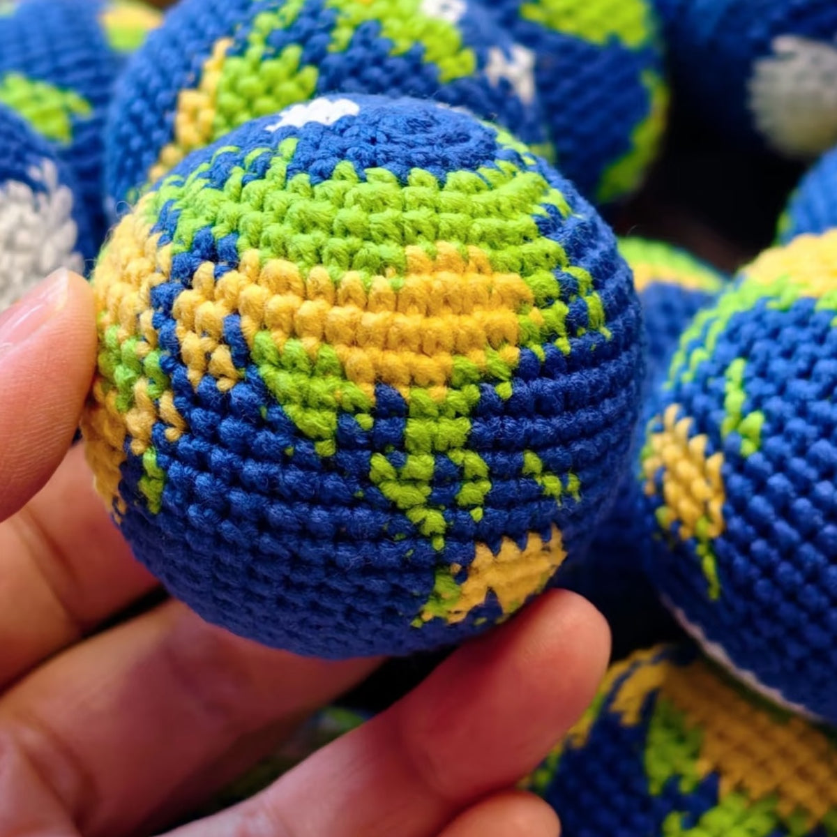 Blue Marble Earth Keychain – Hand-Crocheted Globe Charm for Bags & Backpacks