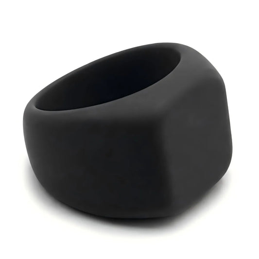 Norelva men's silicone signet ring in Midnight Black, flat top rubber wedding band on white background